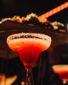 Margarita frozen de fresa con borde escarchado en Primo, restaurante mexicano junto a Sol en Madrid