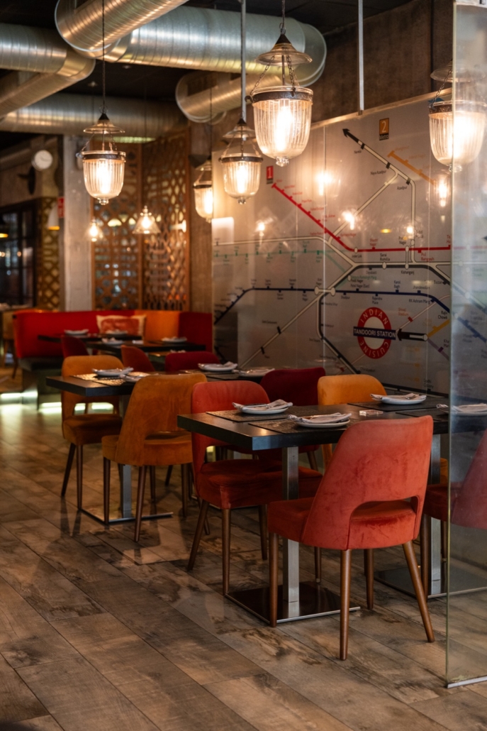 Sala principal de Tandoori Station, restaurante indio para grupos en el barrio de Salamanca de Madrid